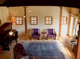 Hotel Namaskar, casa de campo em Naka-yamada