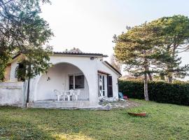 Quadrilocale con giardino a Numana - N111, hotel em Marcelli