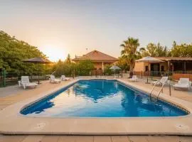 Stunning Villa - Infinity Pool & Mountain Views