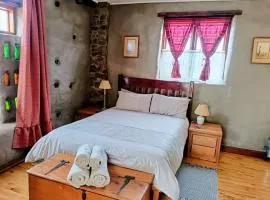 Serene, cosy stay with a mountain view