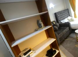 Feel home - Studio with Rooftop pool, hotell sihtkohas Kiambu