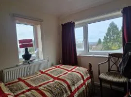 Single room with private sitting room near station