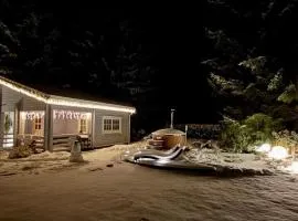 Romantic cozy house Kirzacinas pirts with sauna close to seaside