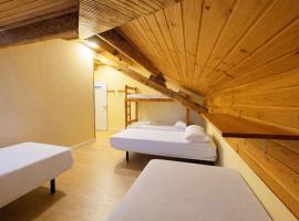 Albergue Pájaro L, hotel i Castejón de Sos