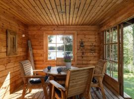 Holiday Home Hämeenhelmi by Interhome, hotell i Pätiälä