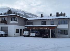 Ferienwohnungen Bachmann, hotel in Strassen