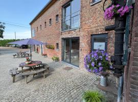 Au coin des champs - Gîte à la ferme - Le Fenil, hotel em Faimes