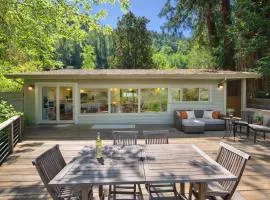 Serene Riverfront Cottage In Healdsburg Views Kayaks 1 5 Mile To Downtown