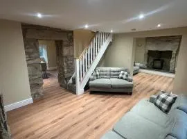 Cosy Cottage Hot Tub Sleeps 8 Log Fires