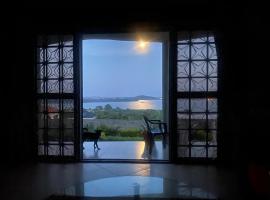 Lake view Villa in a small lakeside village, hotel di Entebbe