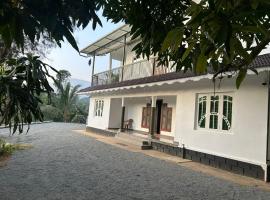 Serene Hill View Cottage, hotell sihtkohas Anachal