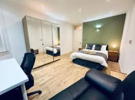 Spacious Double Room near The River