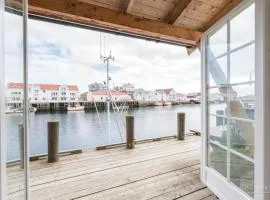 Hellandsøy apartment, Henningsvær