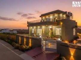 StayVista at Grey Sky 3 BHK villa with Pool, Balcony, and Scenic View at Udaipur