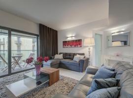 Spacious 1-Bedr Apartment - Portomasso Marina, khách sạn ở Saint Julianʼs