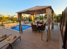 Beach Villa mit Privatpool, Dachterrasse, Hotel in Ma‘mūrah