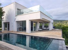 Escapade méditerranéenne, villa 3 étoiles entre mer et nature, hotel i Cavalaire-sur-Mer