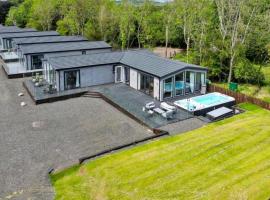 Finest Retreats - Silverwood Executive Chalet, khách sạn ở Errol