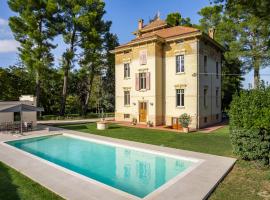 Villa Fazi - Liberty Style Villa With Private Pool & Park, hotel a Ortezzano