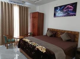 Aadhya Hotel & Adhira Restaurant, hotel a Orchha
