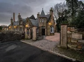 Victorian retreat within a private estate