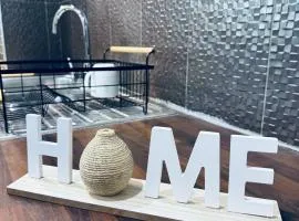 Near Station - Spacious 5-Bed Home with Parking