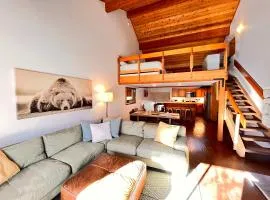 Mammoth Ski Condo with Mtn Views and Hot Tub
