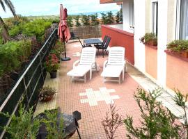 Apartamento con terraza en Mogro Playa de Usil, Hotel in Mogro