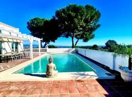 GRAND VILLA Costa del Sol, 10 bedrooms, sleeps up to 30, sea view
