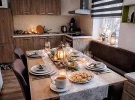 Ruhige Winterwohnung Innenhof mit Parkplatz Hunde willkommen in Bad Muskau Nähe Schloss, Waldeisenbahn, Hermansbad, UNESCO Geopark, Nähe polnischer Markt, Top Lage für Ausflugsziele zum Wandern oder Radfahren