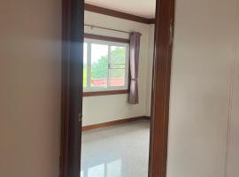 Pool villa SAINT JIRA, hotel in Chum Phae