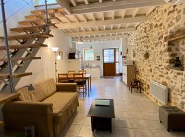 Gite La Grange, climatisée, vue sur le château de Peyrepertuse – hotel w mieście Rouffiac-des-Corbières