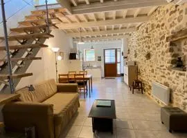 Gite La Grange, climatisée, vue sur le château de Peyrepertuse