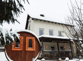 NEU im Harz, Das Haus am Wald mit privater Sauna, frisch renoviert โรงแรมในWalkenried