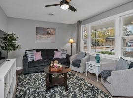 Bright Renovated 3BR Near Town, Hotel in Cayce