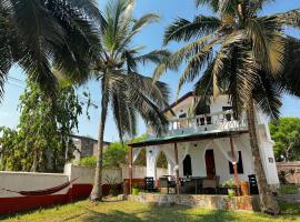 Green Protection Beach House Ghana, chal&eacute; alpino em Kokrobite