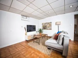 Cozy Apt With King Size Bed- Only 5 Miles to NYC