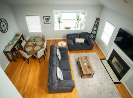Spacious Coastal Townhome Deck and Parking, Hotel in Swampscott