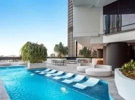 River View Retreat at Queens Wharf