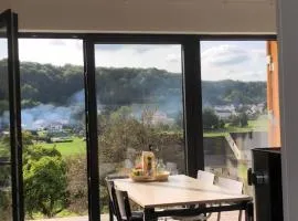 eifelhausaufzeit, modernes, bio - Design Ferienhaus in der Vulkan Eifel I 2 Schlafzimmer, Sauna, Yoga & Kaminofen, schnelles WLAN & Arbeitsplatz
