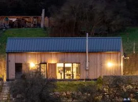 Natur und Architektur Eifel - Ferienhaus für Wellness und Yoga - Bio Designhaus mit Sauna im Vulkankrater