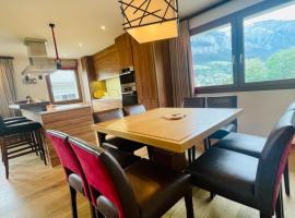 Elegant apartment in Flims close to Lake Caumasee, khách sạn ở Flims