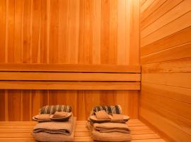 Design-Holzhaus mit Sauna im Vulkankrater der Eifel，Immerath的飯店