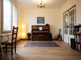 House next to Parc de Sceaux - 20 mins to Paris center, khách sạn ở Antony