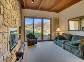 Slopeside Snowmass Townhome with Mountain Views!, Hotel in Snowmass Village