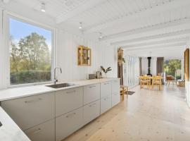 Holiday Home Anni - 250m from the sea by Interhome, hotel en Rønne