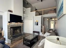 Spacious Modern Gem - Walk to Lake, Minutes to Ski