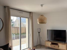 House in Suèvres with garden, hotel a Suèvres