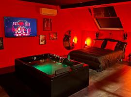 Spa2Luxe - L Interdite, Hotel in Saint-Quentin