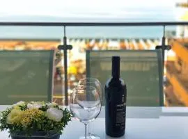 Summerlad Mamaia Beach